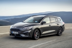 FORD_2019_FOCUS_ST_Wagon_Magnetic_09