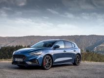 FORD_2019_FOCUS_ST_Performance_Blue_01
