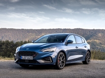 FORD_2019_FOCUS_ST_Performance_Blue_02