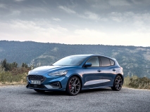 FORD_2019_FOCUS_ST_Performance_Blue_03