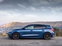 FORD_2019_FOCUS_ST_Performance_Blue_04