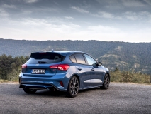 FORD_2019_FOCUS_ST_Performance_Blue_07