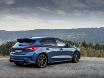 FORD_2019_FOCUS_ST_Performance_Blue_08