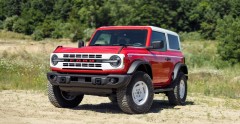 2023-Bronco-Heritage-Edition_Race-Red_01