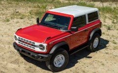 2023-Bronco-Heritage-Edition_Race-Red_04