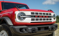 2023-Bronco-Heritage-Edition_Race-Red_05