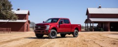 2022_Ford_Super_Duty_Lariat_Tremor_with_Sport_Appearance_Pack_01